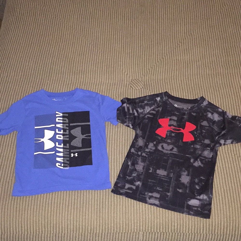 Under Armour T-shirt bundle. Size 4.